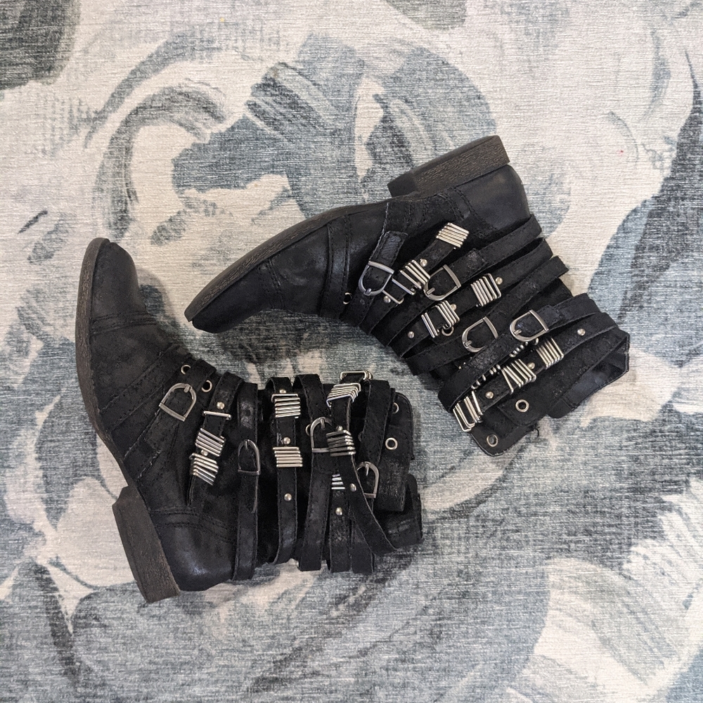 ❌SOLD❌Steve Madden Tyrant boots size 8.5